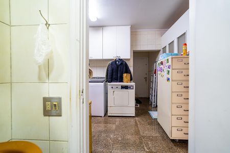 Apartamento à venda com 277m², 3 quartos e 2 vagas Apartamento à venda com 277m², 3 quartos e 2 vagasBanheiro de serviço
