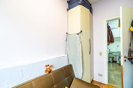 Apartamento à venda com 277m², 3 quartos e 2 vagas Apartamento à venda com 277m², 3 quartos e 2 vagasQuarto de Serviço