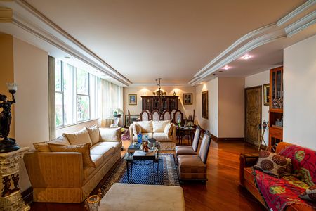 Apartamento à venda com 277m², 3 quartos e 2 vagas Apartamento à venda com 277m², 3 quartos e 2 vagasSala