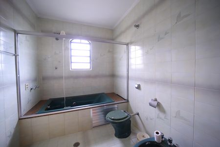 Casa à venda com 331m², 3 quartos e 5 vagasBanheiro do Quarto 3