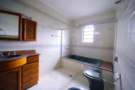 Casa à venda com 331m², 3 quartos e 5 vagasBanheiro do Quarto 3
