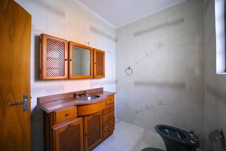 Casa à venda com 331m², 3 quartos e 5 vagasBanheiro do Quarto 2