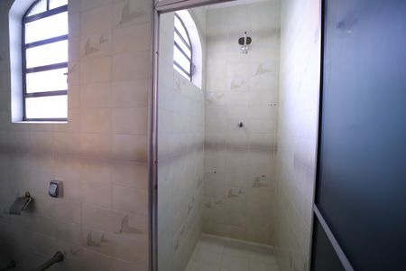 Casa à venda com 331m², 3 quartos e 5 vagasBanheiro do Quarto 2