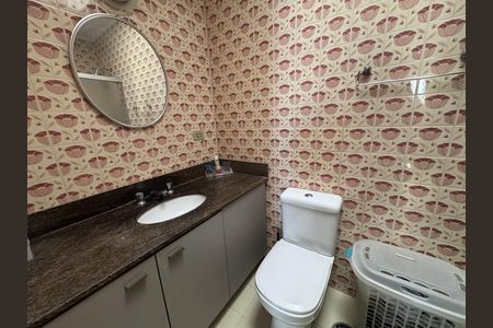 Casa de condomínio à venda com 253m², 3 quartos e 3 vagas Casa de condomínio à venda com 253m², 3 quartos e 3 vagasBanheiro
