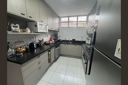 Cozinha de casa de condomínio à venda com 3 quartos, 253m² em Vila Madalena, São Paulo
