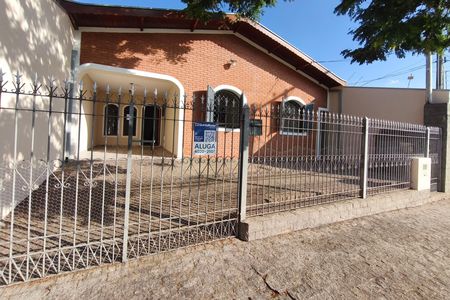 Casa para alugar com 170m², 3 quartos e 2 vagas Casa para alugar com 170m², 3 quartos e 2 vagasPLACA INSTALADA NA FACHADA