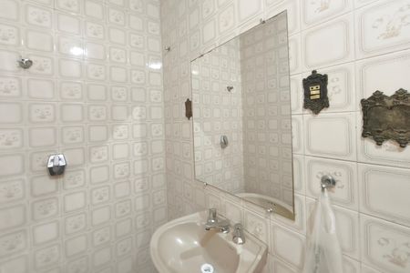 Casa para alugar com 170m², 3 quartos e 2 vagas Casa para alugar com 170m², 3 quartos e 2 vagasBanheiro Social