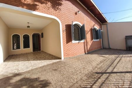 Casa para alugar com 170m², 3 quartos e 2 vagas Casa para alugar com 170m², 3 quartos e 2 vagasQuintal - Garagem
