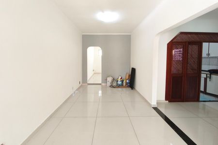 Casa para alugar com 170m², 3 quartos e 2 vagas Casa para alugar com 170m², 3 quartos e 2 vagasSala de Estar