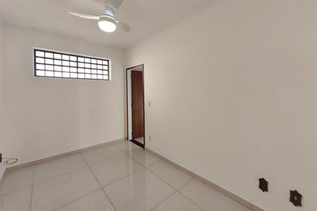 Casa para alugar com 170m², 3 quartos e 2 vagas Casa para alugar com 170m², 3 quartos e 2 vagasSala de TV