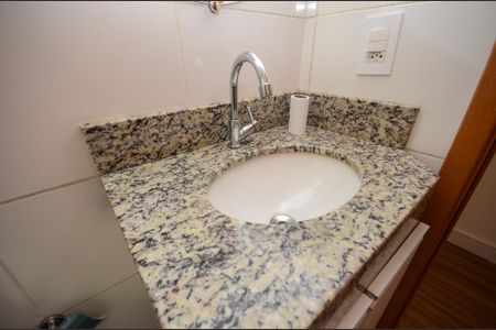 Apartamento à venda com 44m², 2 quartos e 1 vaga Apartamento à venda com 44m², 2 quartos e 1 vagaBanheiro