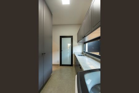 Casa de condomínio à venda com 585m², 4 quartos e 2 vagas