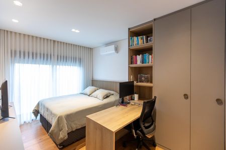 Casa de condomínio à venda com 585m², 4 quartos e 2 vagas