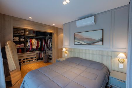Casa de condomínio à venda com 585m², 4 quartos e 2 vagas