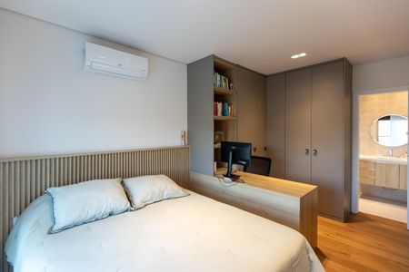 Casa de condomínio à venda com 585m², 4 quartos e 2 vagas