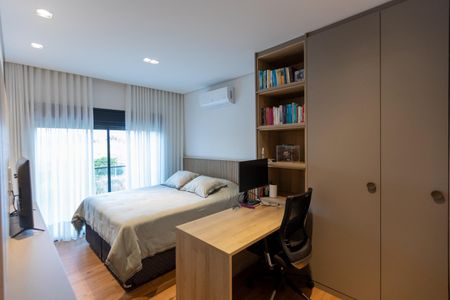 Casa de condomínio à venda com 585m², 4 quartos e 2 vagas