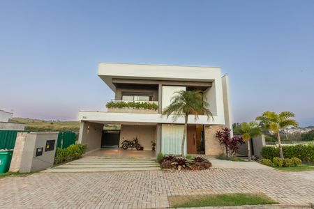 Casa de condomínio à venda com 585m², 4 quartos e 2 vagas Casa de condomínio à venda com 585m², 4 quartos e 2 vagasFachada da Casa