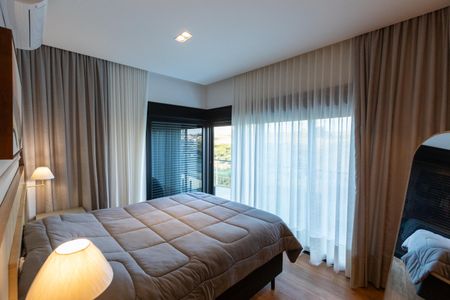 Casa de condomínio à venda com 585m², 4 quartos e 2 vagas