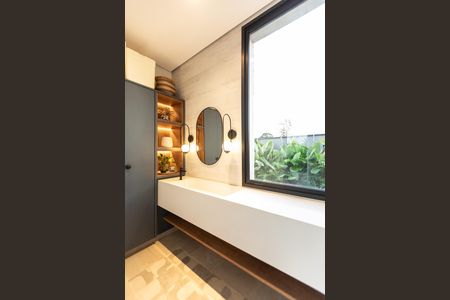 Casa de condomínio à venda com 585m², 4 quartos e 2 vagas Casa de condomínio à venda com 585m², 4 quartos e 2 vagasLavabo da Piscina