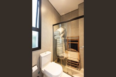 Casa de condomínio à venda com 585m², 4 quartos e 2 vagas Casa de condomínio à venda com 585m², 4 quartos e 2 vagasBanheiro da Piscina