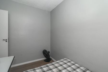 Quarto de apartamento para alugar com 2 quartos, 40m² em Rubem Berta, Porto Alegre