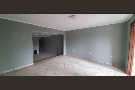Casa para alugar com 250m², 2 quartos e 2 vagas Casa para alugar com 250m², 2 quartos e 2 vagasSala de Estar