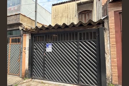 Casa para alugar com 70m², 3 quartos e 1 vaga Casa para alugar com 70m², 3 quartos e 1 vagaFachada