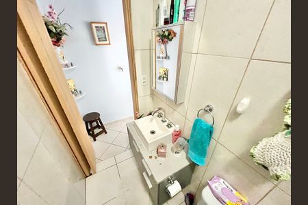Casa à venda com 147m², 2 quartos e 1 vaga Casa à venda com 147m², 2 quartos e 1 vagaBanheiro social