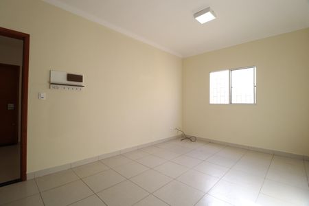 Sala de apartamento para alugar com 2 quartos, 60m² em Jardim Holanda, Uberlândia