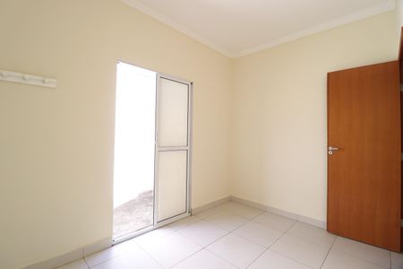 Quarto 2 de apartamento para alugar com 2 quartos, 60m² em Jardim Holanda, Uberlândia