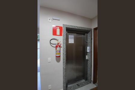 Apartamento à venda com 70m², 3 quartos e 2 vagas Apartamento à venda com 70m², 3 quartos e 2 vagasElevador