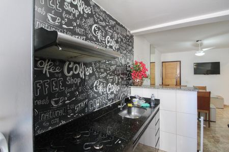 Apartamento à venda com 70m², 3 quartos e 2 vagas Apartamento à venda com 70m², 3 quartos e 2 vagasCozinha e Área de Serviço