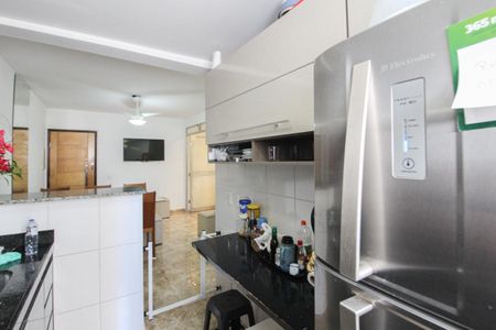 Apartamento à venda com 70m², 3 quartos e 2 vagas Apartamento à venda com 70m², 3 quartos e 2 vagasCozinha e Área de Serviço