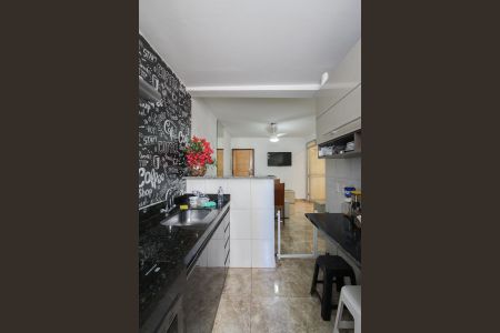 Apartamento à venda com 70m², 3 quartos e 2 vagas Apartamento à venda com 70m², 3 quartos e 2 vagasCozinha e Área de Serviço