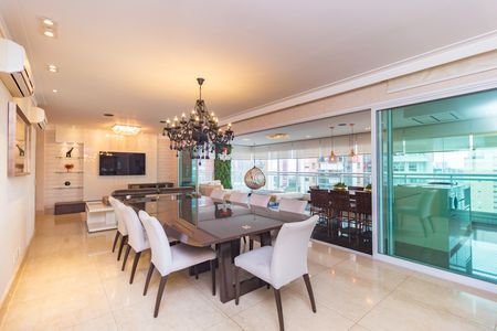 Apartamento para alugar com 280m², 4 quartos e 5 vagas Apartamento para alugar com 280m², 4 quartos e 5 vagasSala de Jantar