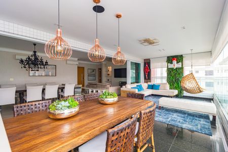 Apartamento para alugar com 280m², 4 quartos e 5 vagas Apartamento para alugar com 280m², 4 quartos e 5 vagasVaranda