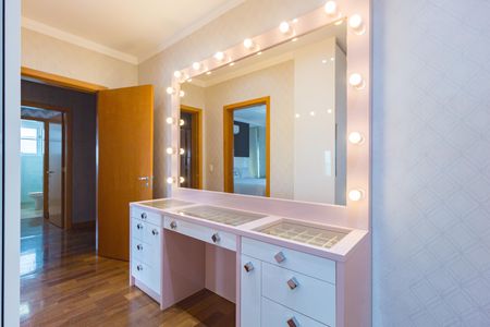 Apartamento para alugar com 280m², 4 quartos e 5 vagas Apartamento para alugar com 280m², 4 quartos e 5 vagasCloset - Suíte 4