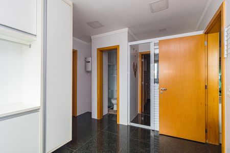 Apartamento para alugar com 280m², 4 quartos e 5 vagas Apartamento para alugar com 280m², 4 quartos e 5 vagasÁrea de Serviço
