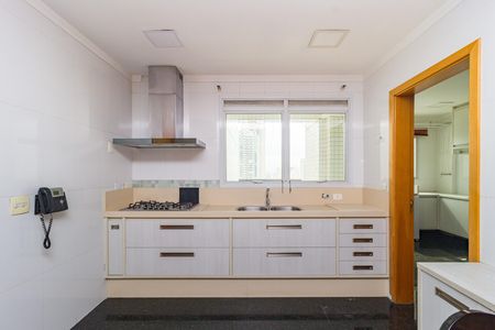 Apartamento para alugar com 280m², 4 quartos e 5 vagas Apartamento para alugar com 280m², 4 quartos e 5 vagasCozinha