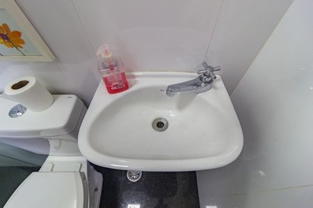 Apartamento para alugar com 280m², 4 quartos e 5 vagas Apartamento para alugar com 280m², 4 quartos e 5 vagasDetalhe Banheiro - Área de Serviço