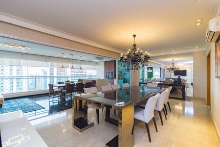 Apartamento para alugar com 280m², 4 quartos e 5 vagas Apartamento para alugar com 280m², 4 quartos e 5 vagasSala de Jantar