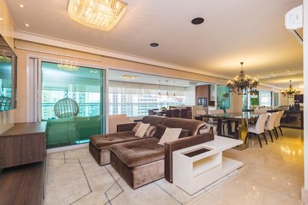 Apartamento para alugar com 280m², 4 quartos e 5 vagas Apartamento para alugar com 280m², 4 quartos e 5 vagasSala de Estar