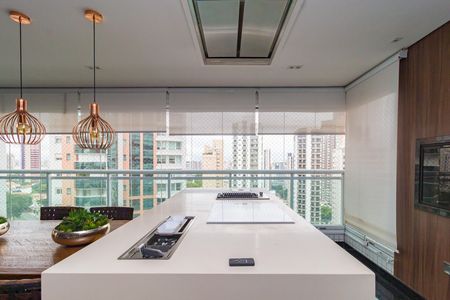 Apartamento para alugar com 280m², 4 quartos e 5 vagas Apartamento para alugar com 280m², 4 quartos e 5 vagasVaranda