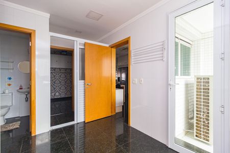 Apartamento para alugar com 280m², 4 quartos e 5 vagas Apartamento para alugar com 280m², 4 quartos e 5 vagasÁrea de Serviço