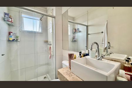 Apartamento à venda com 92m², 3 quartos e 2 vagas Apartamento à venda com 92m², 3 quartos e 2 vagasBanheiro da Suíte
