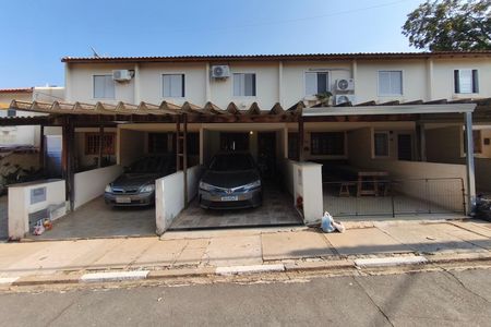 Casa de condomínio à venda com 77m², 2 quartos e 1 vaga Casa de condomínio à venda com 77m², 2 quartos e 1 vagaFachada