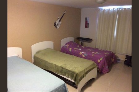 Casa de condomínio à venda com 199m², 4 quartos e 2 vagasQuarto 1