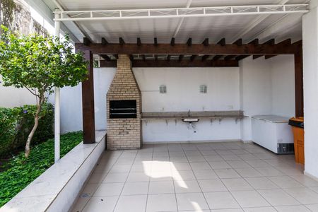 Apartamento à venda com 49m², 2 quartos e 1 vaga Apartamento à venda com 49m², 2 quartos e 1 vagaÁrea comum - Churrasqueira