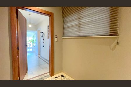 Apartamento à venda com 273m², 3 quartos e 2 vagas Apartamento à venda com 273m², 3 quartos e 2 vagasHall social