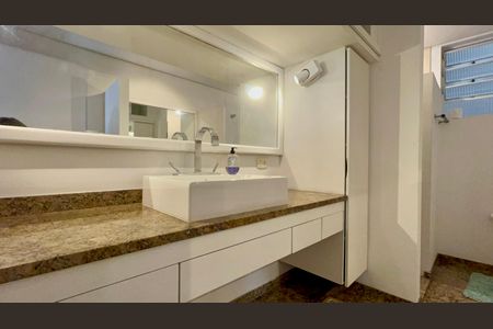 Apartamento à venda com 273m², 3 quartos e 2 vagas Apartamento à venda com 273m², 3 quartos e 2 vagasBanheiro